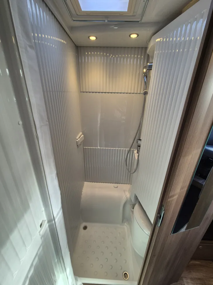 Fahrzeugbild Carado V347 pro+ *Bettenumbau*elektr.Parkbremse* #27