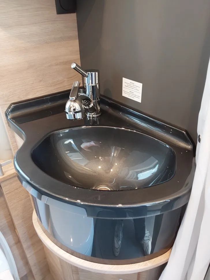 Fahrzeugbild Dethleffs Globetrail 640 ER Fiat Raumbad #14