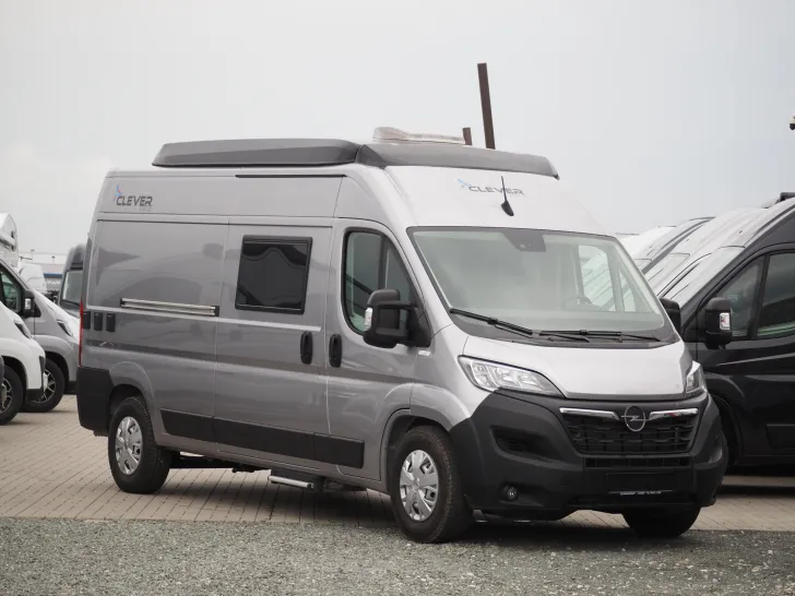 Fahrzeugbild Clever Celebration, 5. Platz, Aufstelldach, Schwenkbad #2