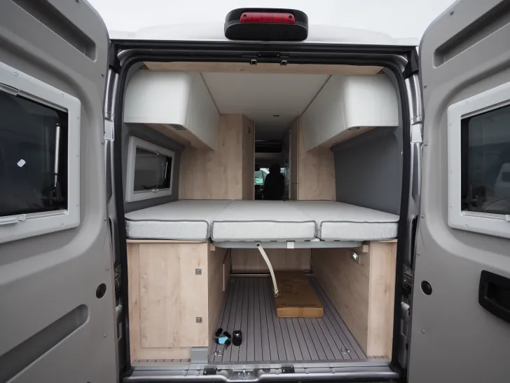 Fahrzeugbild Clever Celebration, 5. Platz, Aufstelldach, Schwenkbad #5