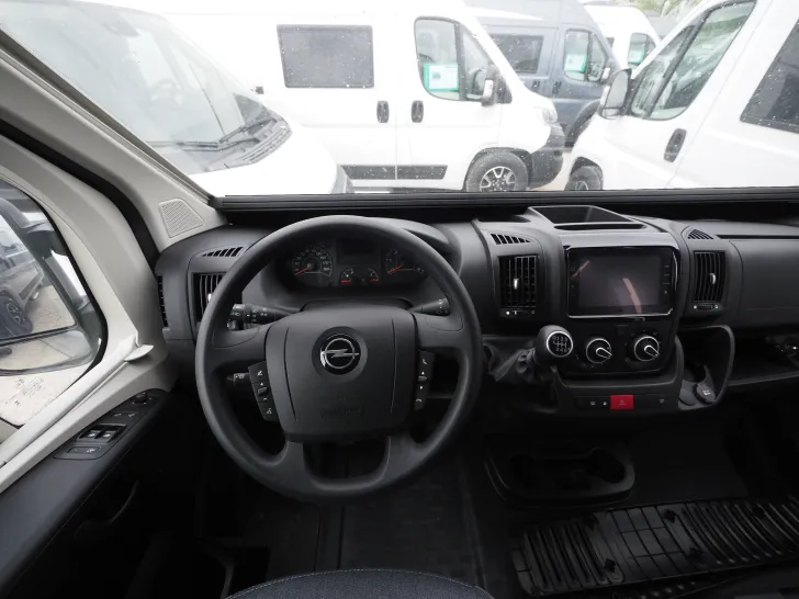 Fahrzeugbild Clever Celebration, 5. Platz, Aufstelldach, Schwenkbad #6