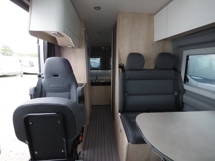 Fahrzeugbild Clever Celebration, 5. Platz, Aufstelldach, Schwenkbad #9