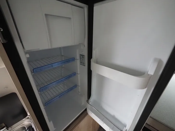 Fahrzeugbild Clever Celebration, 5. Platz, Aufstelldach, Schwenkbad #12