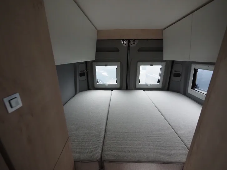 Fahrzeugbild Clever Celebration, 5. Platz, Aufstelldach, Schwenkbad #13