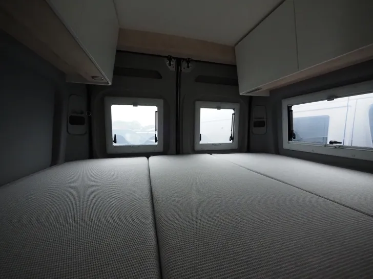 Fahrzeugbild Clever Celebration, 5. Platz, Aufstelldach, Schwenkbad #14