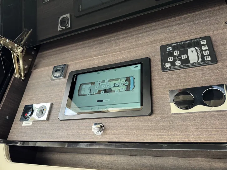 Fahrzeugbild Concorde Charisma 910 LI Edition 70 Shadow Line #16