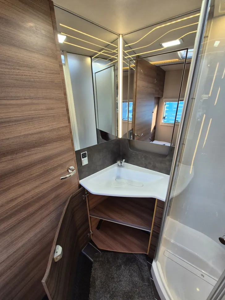 Fahrzeugbild Knaus SUN I 900 LEG *Aguti-Sitze*TV-Paket* #24