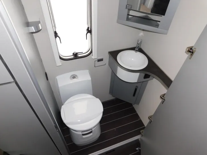 Fahrzeugbild Knaus Sport & Fun 480 QL Mover, Solarpanel, 1700Kg #15