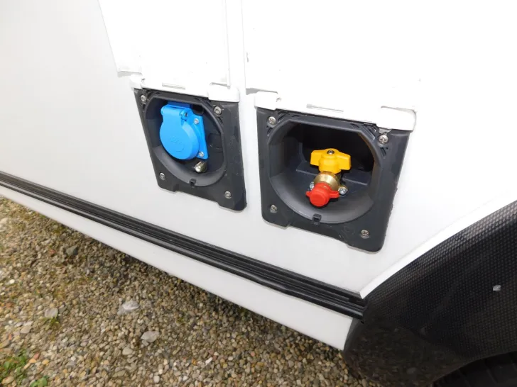 Fahrzeugbild Knaus Sport & Fun 480 QL Mover, Solarpanel, 1700Kg #19