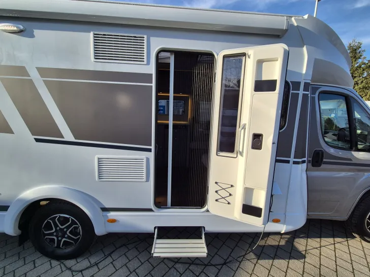 Fahrzeugbild Carado T457 pro+ *LED*Bettumbau* #8