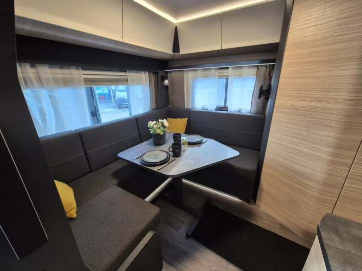 Fahrzeugbild Hobby Maxia 495 UL *Bettverbrei.*Garantie* #10