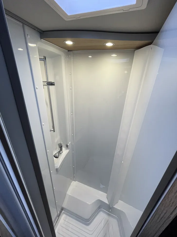 Fahrzeugbild Knaus SKY TI 650 MEG *Markise*DuoControl* #27