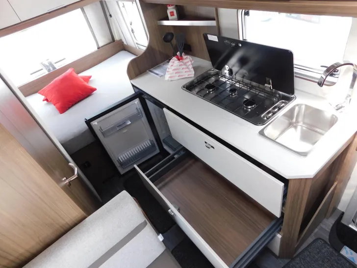 Fahrzeugbild Tabbert Cazadora 420 QD 2.3 Interieur-Paket + Bugfenster #14