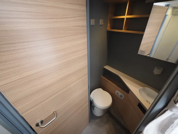 Fahrzeugbild Dethleffs Just T7052 EB, Hubbett, Markise, SAT TV, uvm. #13