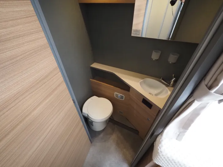 Fahrzeugbild Dethleffs Just T7052 EB, Hubbett, Markise, SAT TV, uvm. #14