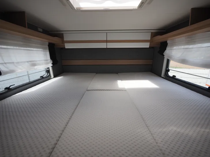 Fahrzeugbild Dethleffs Just T7052 EB, Hubbett, Markise, SAT TV, uvm. #16