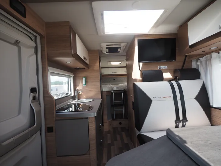 Fahrzeugbild Weinsberg CaraCompact 600 MEG Pepper, Dachklima, TV #6