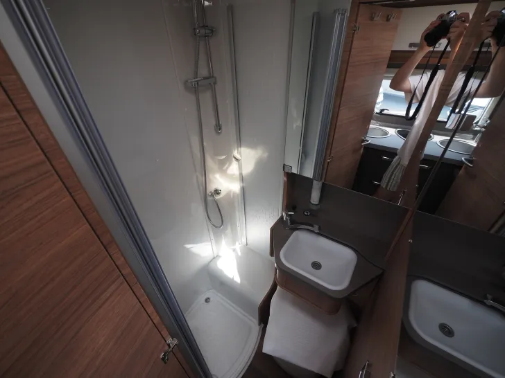 Fahrzeugbild Weinsberg CaraCompact 600 MEG Pepper, Dachklima, TV #11