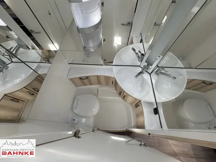 Fahrzeugbild Hobby De Luxe 515 UHL Backofen & Autarkpaket #16