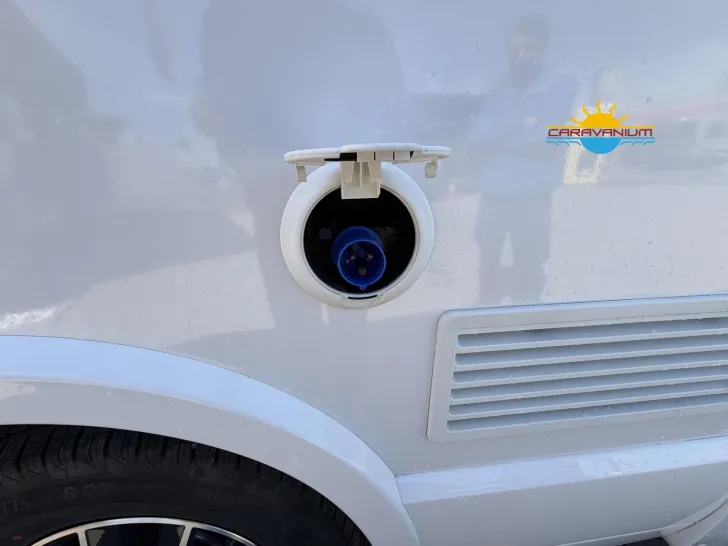 Fahrzeugbild Rimor Sarus 98 P*Einzelbett*Markise*Fahrradt #10