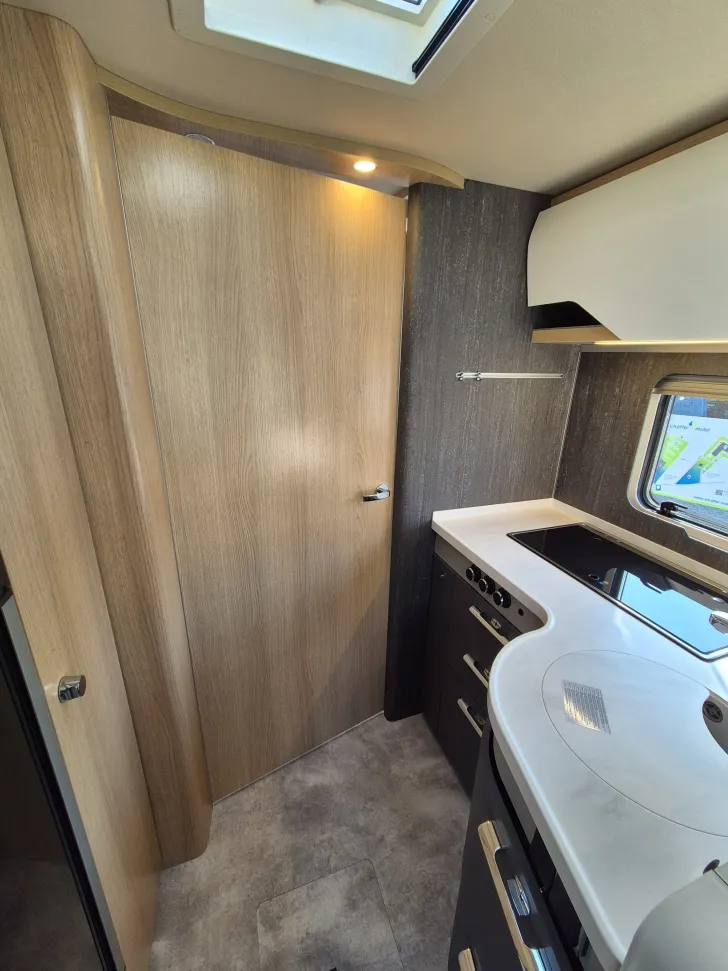 Fahrzeugbild Hymer B-ML I 780 BlackLine *Hubstützen*kein Hubbett* #25