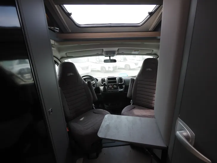 Fahrzeugbild Laika KOSMO L 105, Automatik, Radträger, Rundsitzgr. #8