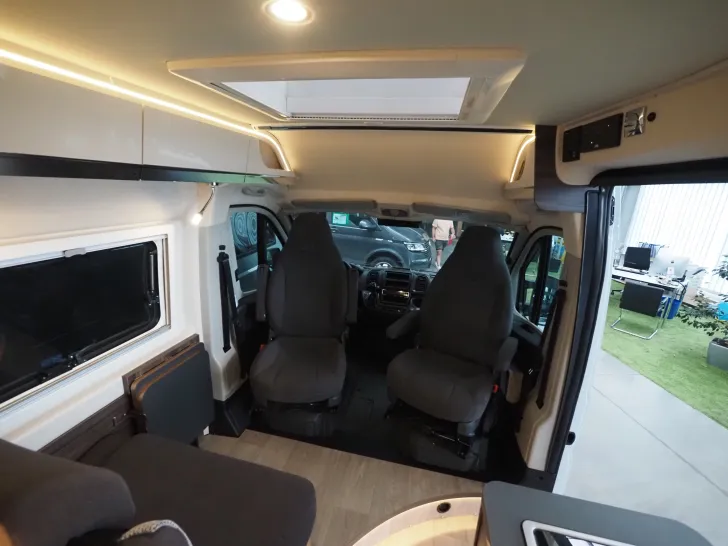 Fahrzeugbild Laika ECOVIP 645, Rundsitzgruppe, Fahrass., Autom. #10