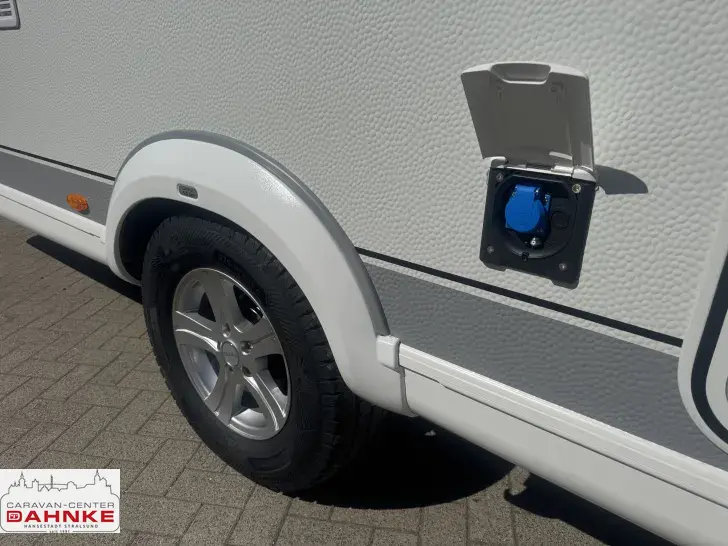 Fahrzeugbild Hobby De Luxe 545 KMF 2.000 kg #9