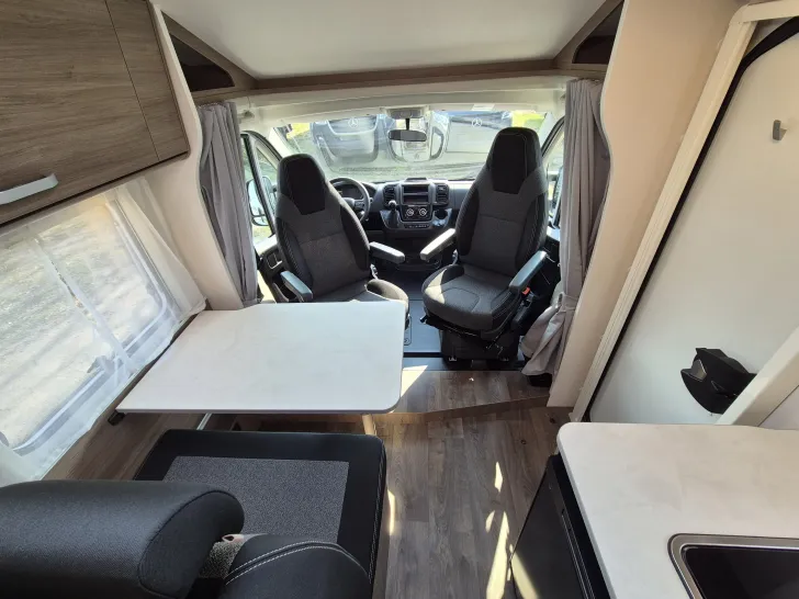 Fahrzeugbild Carado V337 *140 PS Automatik*Holzrost* #37