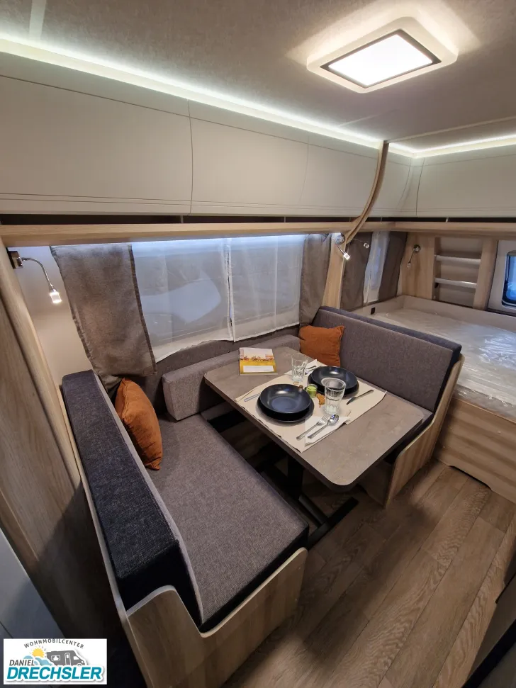 Fahrzeugbild Hobby De Luxe 490 KMF #11