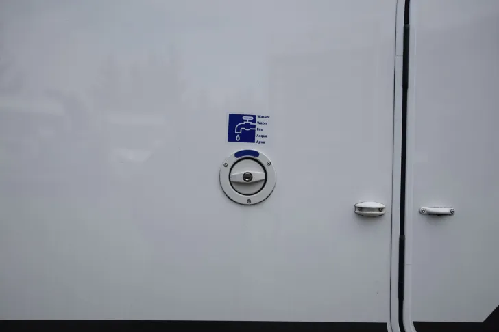 Fahrzeugbild Carado T447 pro+ *Hubbett* #25