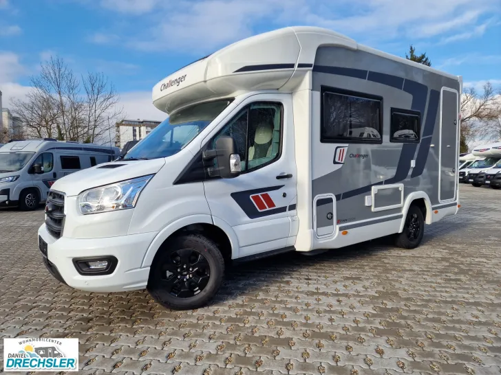 Fahrzeugbild Challenger 250 Graphite Edition #2