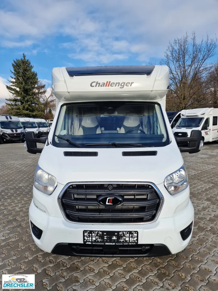Fahrzeugbild Challenger 250 Graphite Edition #3