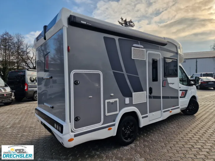 Fahrzeugbild Challenger 250 Graphite Edition #4