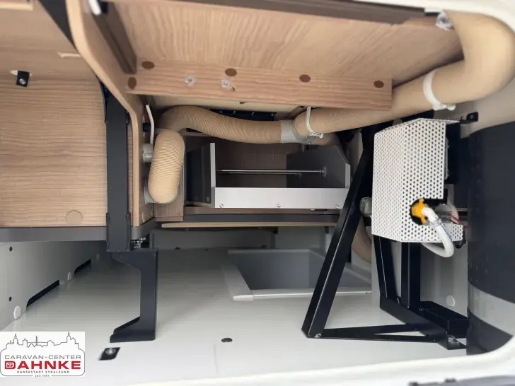Fahrzeugbild Carthago C2-tourer I 145 RB-LE comfort 4.2t keine Vermietung SAT/TV/Solar #9