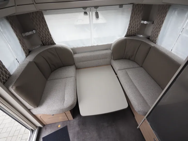 Fahrzeugbild Dethleffs Nomad 460 EL, Wasser/Elektrik/Autark/Styling #5