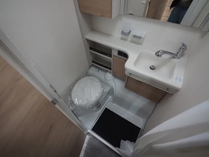 Fahrzeugbild Dethleffs Nomad 460 EL, Wasser/Elektrik/Autark/Styling #12