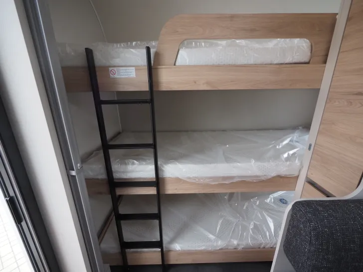 Fahrzeugbild Dethleffs Camper 530 FSK, 3er Stockbett, Stylingpaket #4
