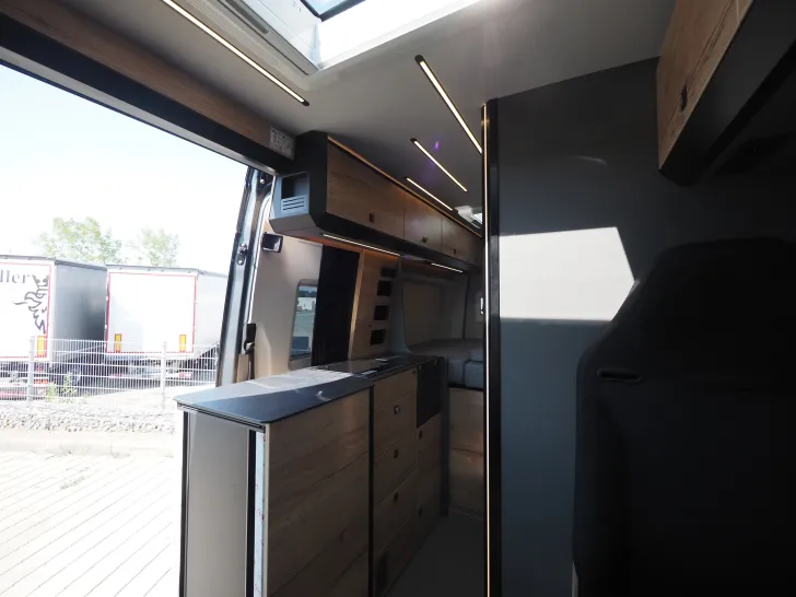 Fahrzeugbild Pössl Roadstar XT, Mercedes Sprinter 4x4, Winterpak. #11