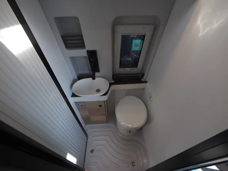 Fahrzeugbild Pössl Roadstar XT, Mercedes Sprinter 4x4, Delta A/T #20