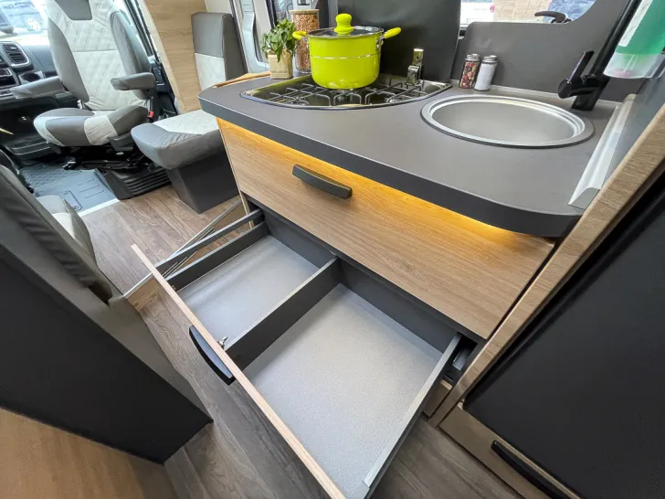 Fahrzeugbild Knaus L!VE/LIVE TI 650 MEG PLATINUM *Safety-Paket* #25