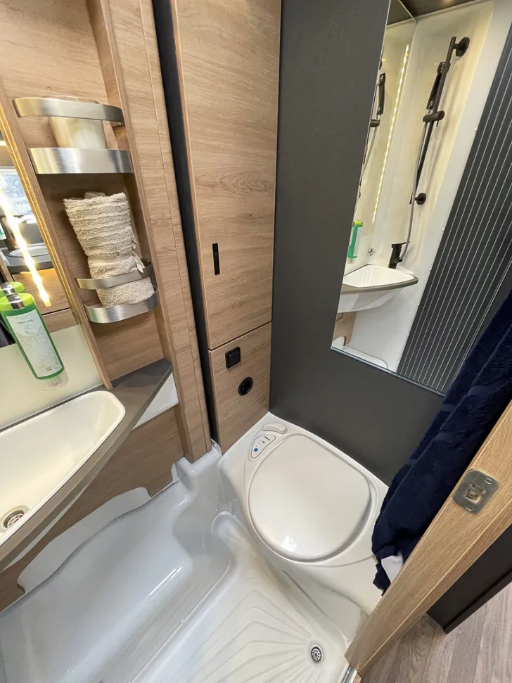 Fahrzeugbild Knaus L!VE/LIVE TI 650 MEG PLATINUM *Safety-Paket* #28