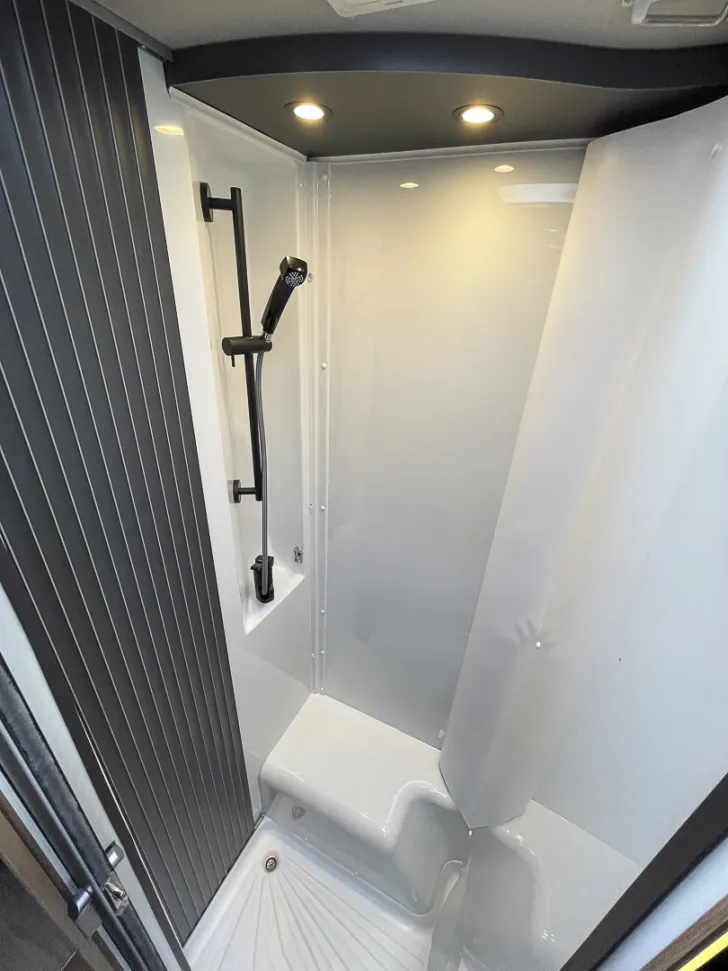 Fahrzeugbild Knaus L!VE/LIVE TI 650 MEG PLATINUM *Safety-Paket* #31