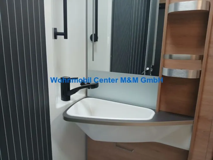 Fahrzeugbild Knaus LIVE WAVE 650 MEG 2026 Black Selection #13