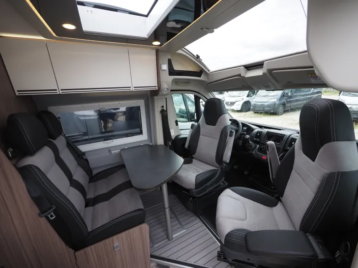 Fahrzeugbild Clever Runner, Skyroof, AHK, 5G, Markise, Navi, umv! #5