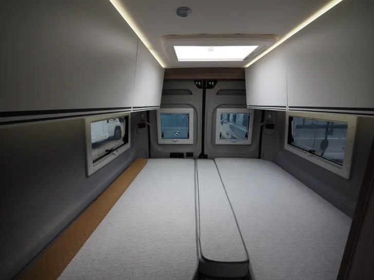 Fahrzeugbild Clever Runner, Skyroof, AHK, 5G, Markise, Navi, umv! #11