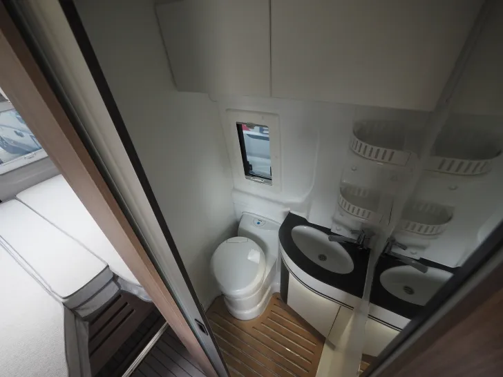 Fahrzeugbild Clever Runner, Skyroof, AHK, 5G, Markise, Navi, umv! #13