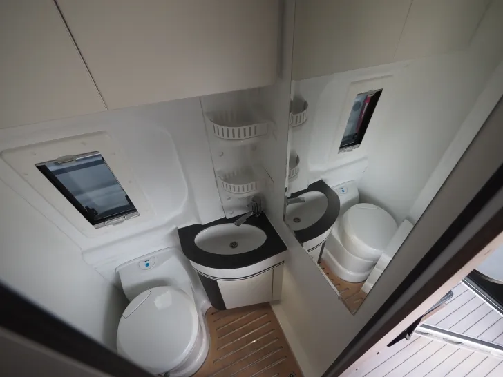 Fahrzeugbild Clever Runner, Skyroof, AHK, 5G, Markise, Navi, umv! #14