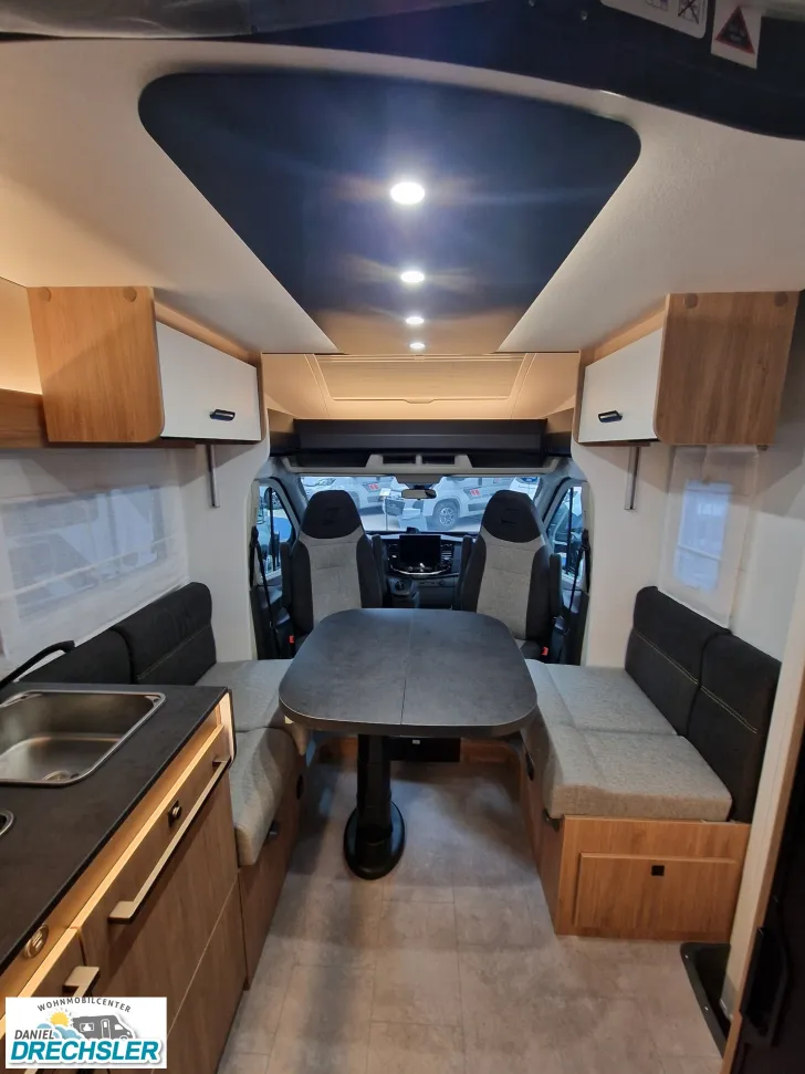 Fahrzeugbild Challenger 337 Graphite Edition Ford MJ 2027 #4