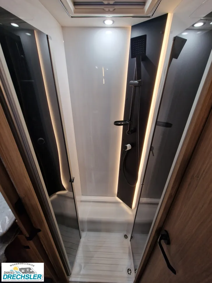 Fahrzeugbild Challenger 337 Graphite Edition Ford MJ 2027 #8